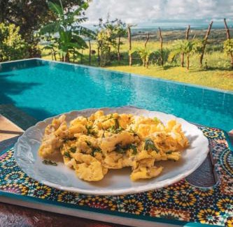 San Jose Bed & Breakfast | Beautiful La Maracuya Panama: Oceanfront Stay with Pool
