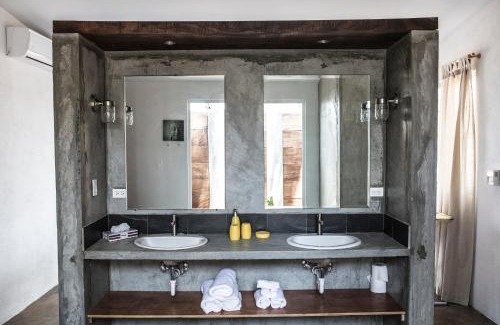 San Jose Bed & Breakfast | Beautiful La Maracuya Panama: Oceanfront Stay with Pool