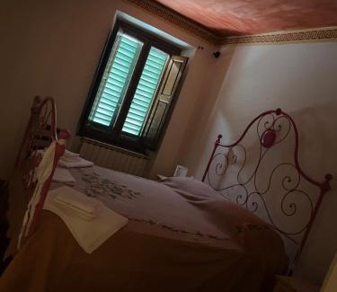 Greve in Chianti House | La margherita bianca