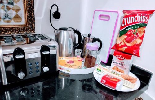 Bab al-Bahr Apartment | Prime Location Apartment with Free WiFi & Pool Access