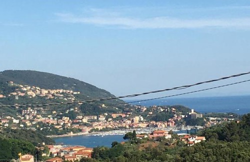 Pitelli Apartment | Pet-Friendly Retreat at La Marineria di Linoris