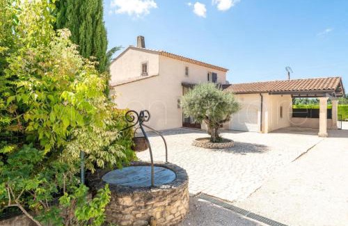Saumane-de-Vaucluse Villa | Experience Comfort at La Marinette with a Refreshing Pool
