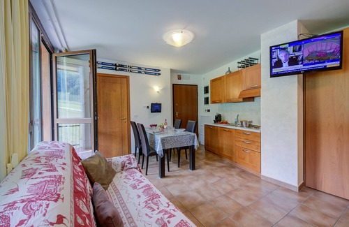 Bardonecchia Apartment | Cozy La Marmotta Campo Smith: Ski Slopes & Pet-Friendly Stay
