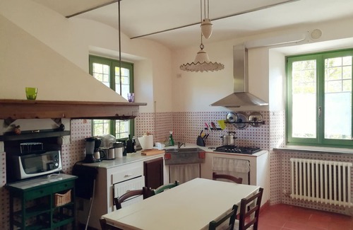 Saturnana House | Family-Friendly La Maroneta with Ocean View & Tuscan Charm