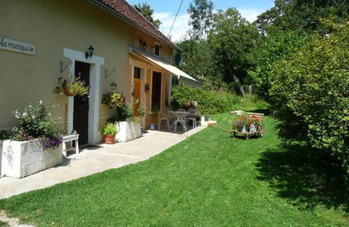 Dampierre-sous-Bouhy House | Pet-Friendly La Marquise: 4-Star Comfort with Two Bedrooms