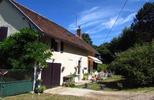 Dampierre-sous-Bouhy House | Pet-Friendly La Marquise: 4-Star Comfort with Two Bedrooms