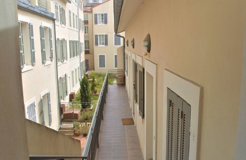 Opera Apartment | Cozy La Marseillaise Apartment with Oceanfront Views