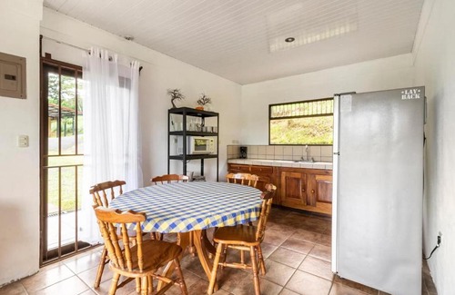 Angeles Sur Apartment | Pet Friendly Getaway: La Martinita Cottage in San Ramon