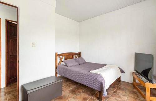 Angeles Sur Apartment | Pet Friendly Getaway: La Martinita Cottage in San Ramon
