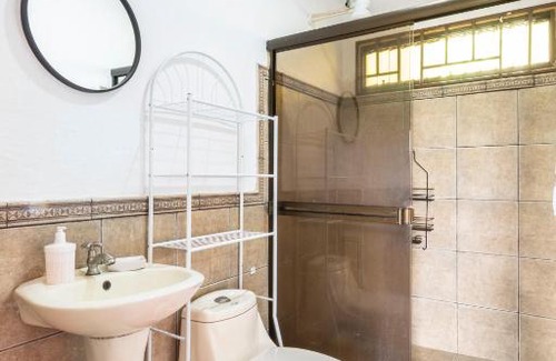 Angeles Sur Apartment | Pet Friendly Getaway: La Martinita Cottage in San Ramon