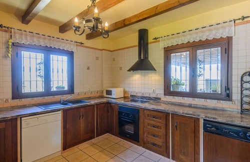 Alcaucin Villa | Discover La Meica Alcaucín: Family-Friendly Retreat with Spa