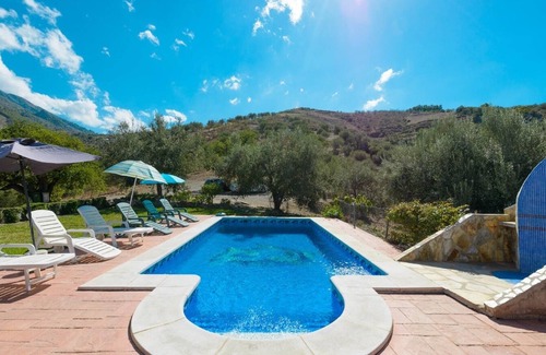 Alcaucin Villa | Discover La Meica Alcaucín: Family-Friendly Retreat with Spa