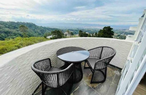 Zona 16 Apartment | Discover Spectacular City Views at Our Family-Friendly Hotel