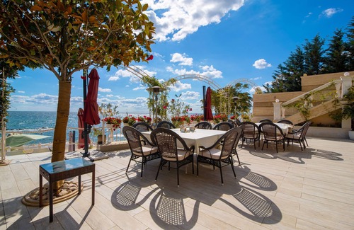Golden Sands Apartment | Discover La Mer Apartcomplex with Kitchen & Breakfast Access