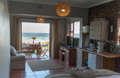 Kleinmond House | Beachfront Bliss: La Mer Self-Catering in Kleinmond