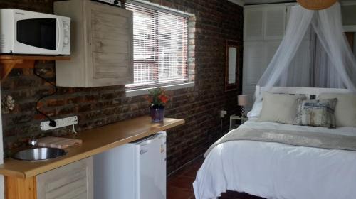 Kleinmond House | Beachfront Bliss: La Mer Self-Catering in Kleinmond