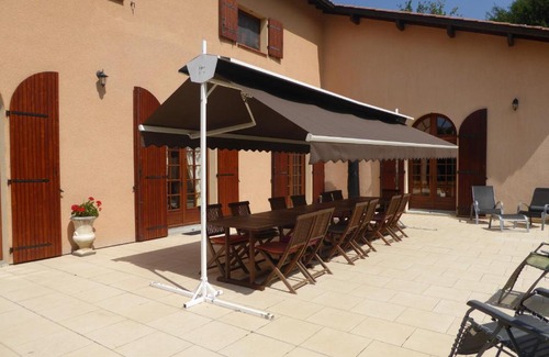 Sainte-Eulalie-en-Born Bed & Breakfast | La Mimona: Oceanfront Retreat with Pool & 9.4/10 Rating