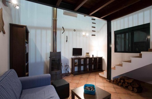 El Almendro House | Discover La Mina Rural: Family-Friendly Retreat with Hot Tub