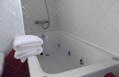 El Almendro House | Discover La Mina Rural: Family-Friendly Retreat with Hot Tub