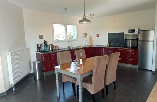 Cublac House | La Mirabelle: Comfort and Scenic Views Await You
