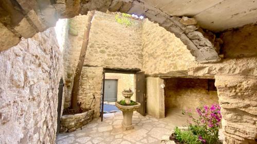 Caseneuve House | La Mistraline, 2 bedrm 2 bath house in the heart of Provence