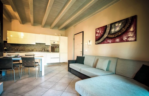 Lugana Apartment | Discover La Moderna Egman - Family-Friendly Italian Retreat