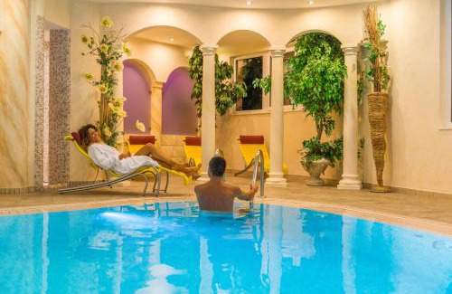 Malosco Hotel | Discover La Montanina Hotel: Poolside Bliss in Val di Non