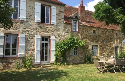 Louroux-de-Bouble House | Family-Friendly Retreat at La Motte - Guest Rated 9/10