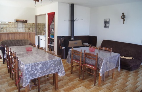 La Motte-en-Champsaur House | Discover La Mourière: Lake View Retreat in Ecrins Park