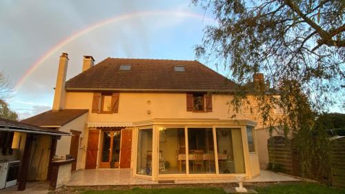 Notre-Dame-de-l'Isle House | Discover La Nébuleuse: Family-Friendly with Breakfast Included