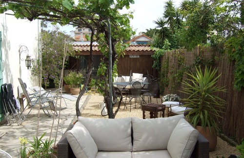 Mandelieu-la-Napoule Beach Apartment | Sunny Garden Studio by the Sea with Oceanfront Amenities