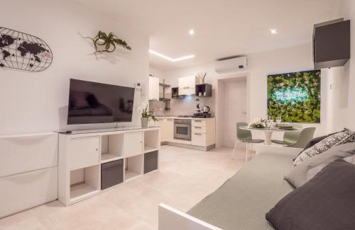 Centro Urbano Apartment | Remarkable LA NICCHIA: Family-Friendly & Guest Rated 9.7