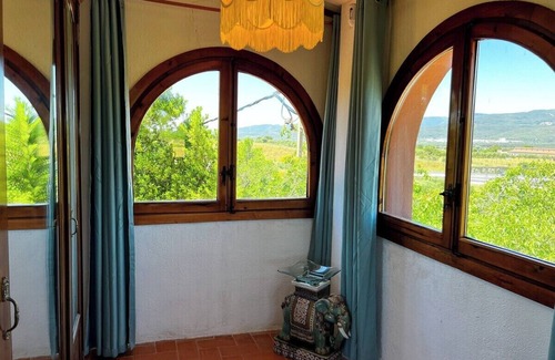 Valls House | Pet-Friendly Retreat at La Noguera Casa Rural Valls