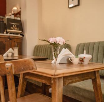 Chacarita Bed & Breakfast | La Noire Petit hotel