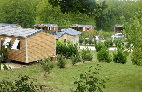 Le Buisson-de-Cadouin House | Pet-Friendly Getaway at La Noix de Pécan'y Mobile Home
