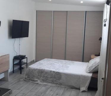 14th Arrondissement House | Budget-Friendly Stay at LA nuit étoilée with Family Amenities