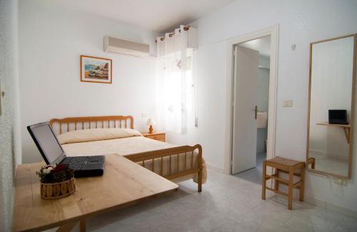 Santiago de la Ribera Hotel | Discover La Obrera: Family-Friendly Dining Awaits!