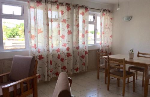 Forest Side Apartment | Explore La Péninsule Town Apartment in Curepipe - 9/10 Rated