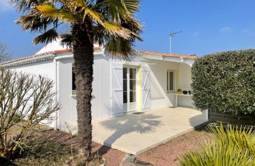 Bourgneuf-en-Retz House | Cozy La P'tit Case: Steps from the Beach & Family-Friendly