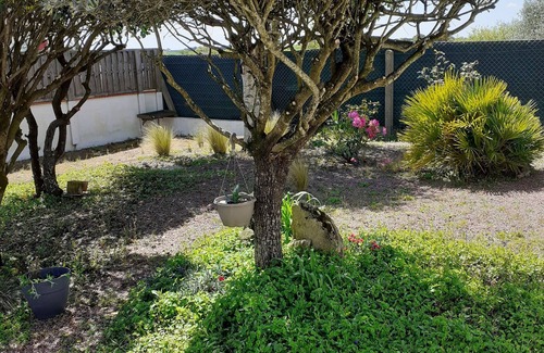 Bourgneuf-en-Retz House | Cozy La P'tit Case: Steps from the Beach & Family-Friendly