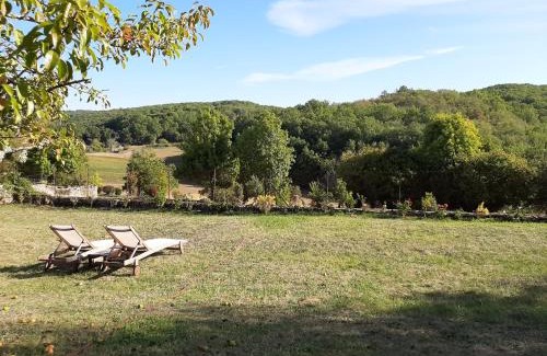 Les Arques Bed & Breakfast | Pet-Friendly Retreat at La P'tite Place with Breakfast