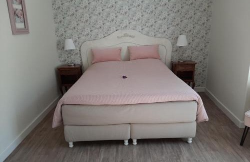 Les Arques Bed & Breakfast | Pet-Friendly Retreat at La P'tite Place with Breakfast