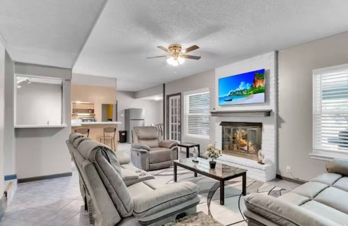 North San Antonio - SAT House | Spacious LA PALA CITA: Pool, Game Room & Family Comfort