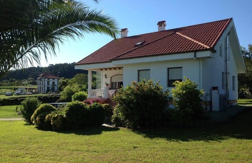 Guemes House | Pet-Friendly La PALMERA del Camino with Oceanfront Views