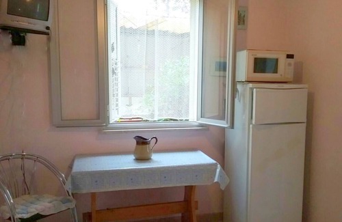 Gallina Apartment | La Palmina: Cozy Studio Steps from the Beach Awaits