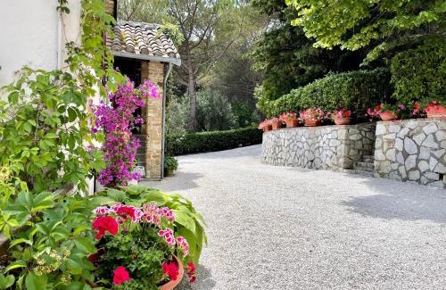 Monteluiano House | Discover La Panoramica Gubbio: 4-Star Oceanfront Retreat