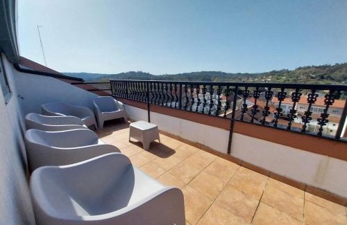 Maceira Apartment | Discover La Parada del Camino: Family-Friendly Retreat 9.8