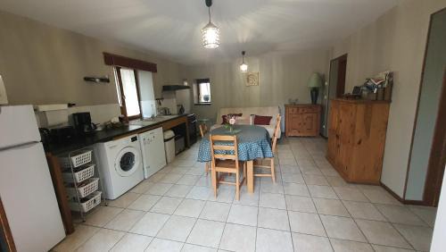 Saint-Genix-sur-Guiers Apartment | Experience Relaxation at La Parenthèse - Gîte de la Sittelle