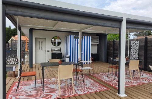 Saint-Jean-d'Illac Bed & Breakfast | Experience La Parenthèse du Las: Oceanfront Escape with Spa
