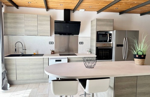 Arles House | Relaxing Retreat at La Parenthèse en Camargue with Spa & Hot Tub